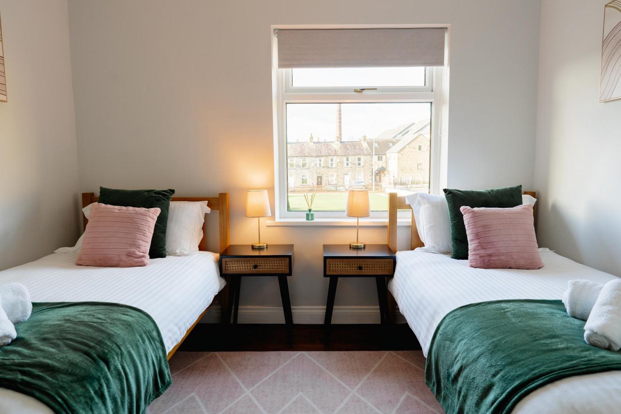 Bowling Terrace By Above Rubies - Stylish, 3 Bedroom, Pet Friendly House In 斯基普顿 外观 照片